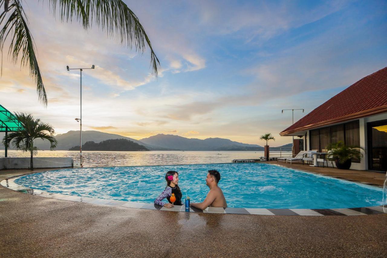 Whiterock Beach Hotel And Waterpark Subic Bay Εξωτερικό φωτογραφία